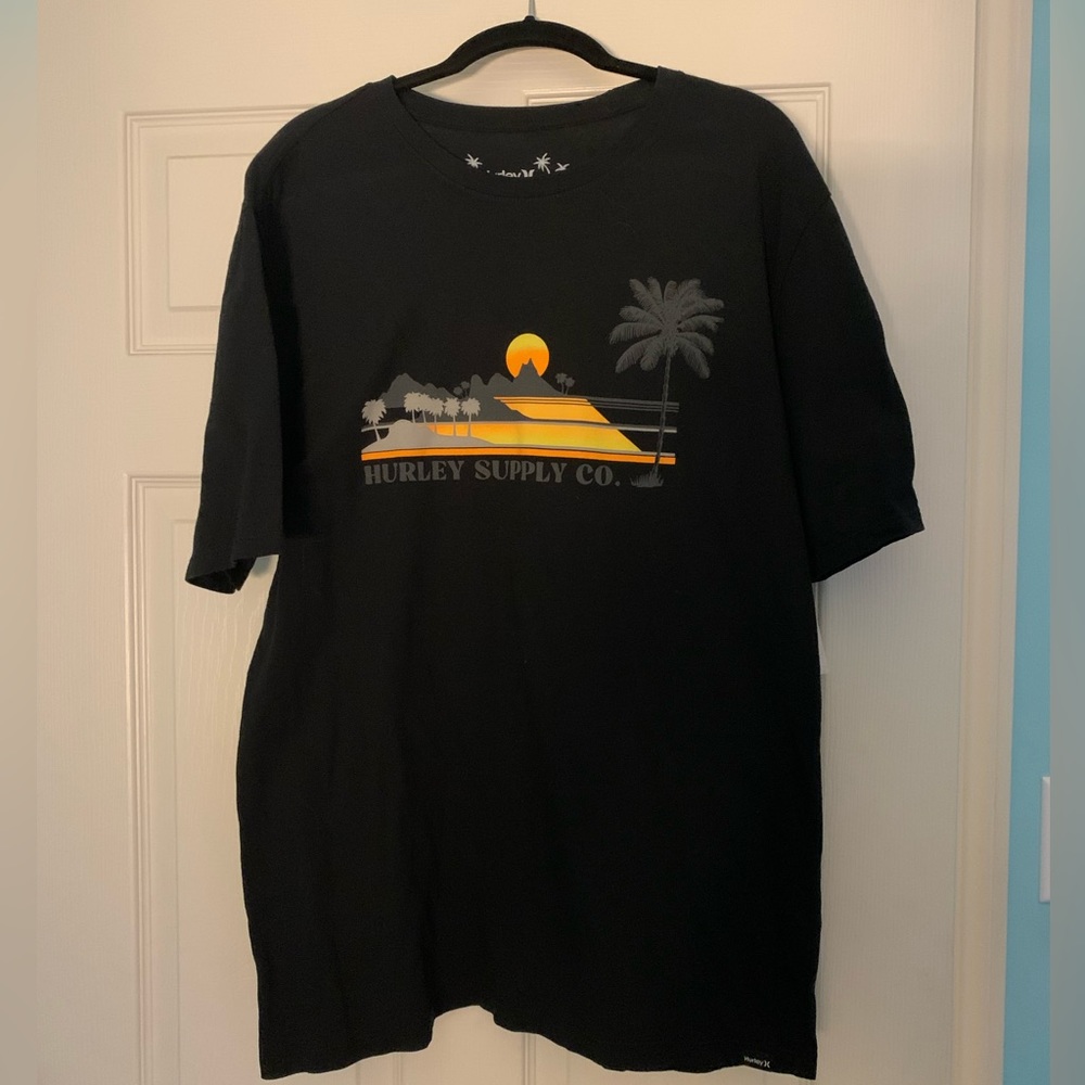 NEW Men’s Hurley Short Sleeve T-Shirt / Medium